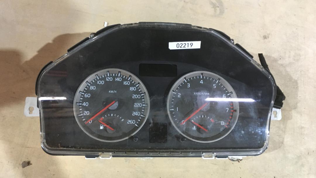 щиток приборов (приборная панель) Volvo V50 1 поколение 2007, 2.4 л., бензин, АКПП, белый, универсал, правый руль - фото №1