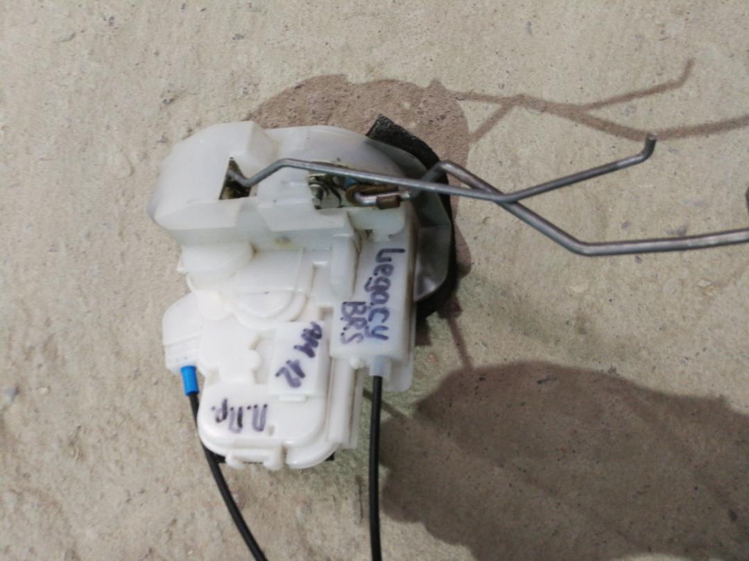 замок двери передней правой Subaru Legacy 5 поколение 2013, 2.5 л., EJ253, бензин, универсал - фото №1