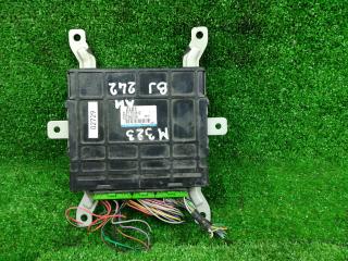 блок управления двигателем Mazda 323 6 поколение 1999, 1.5 л., ZL05, бензин, МКПП, серебристый, хетчбэк 5 дв., правый руль, E2T88072H, ZL0118881C