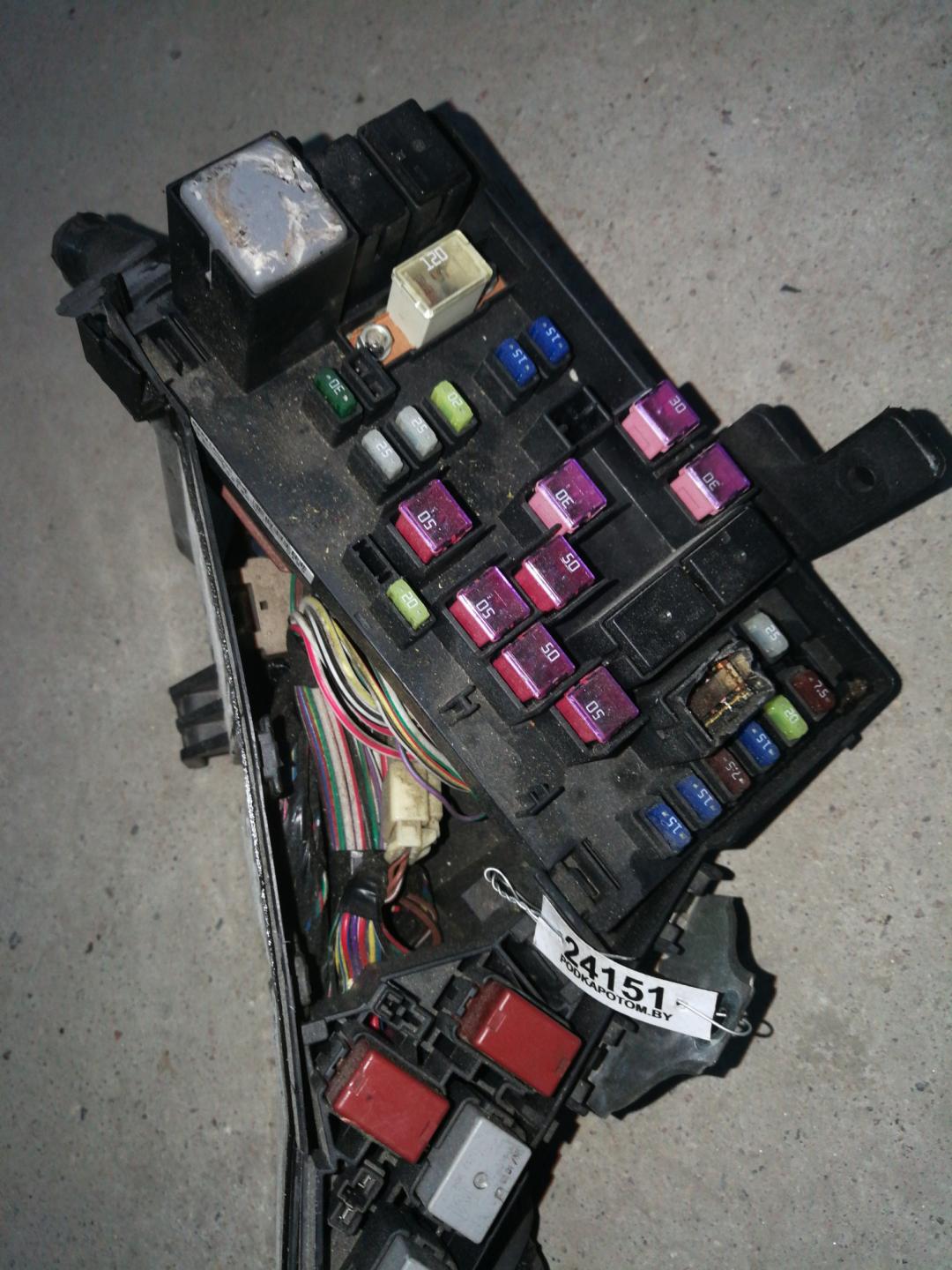 блок предохранителей Subaru Legacy 4 поколение 2007, 2.0 л., бензин, АКПП, черный, универсал, правый руль - фото №1