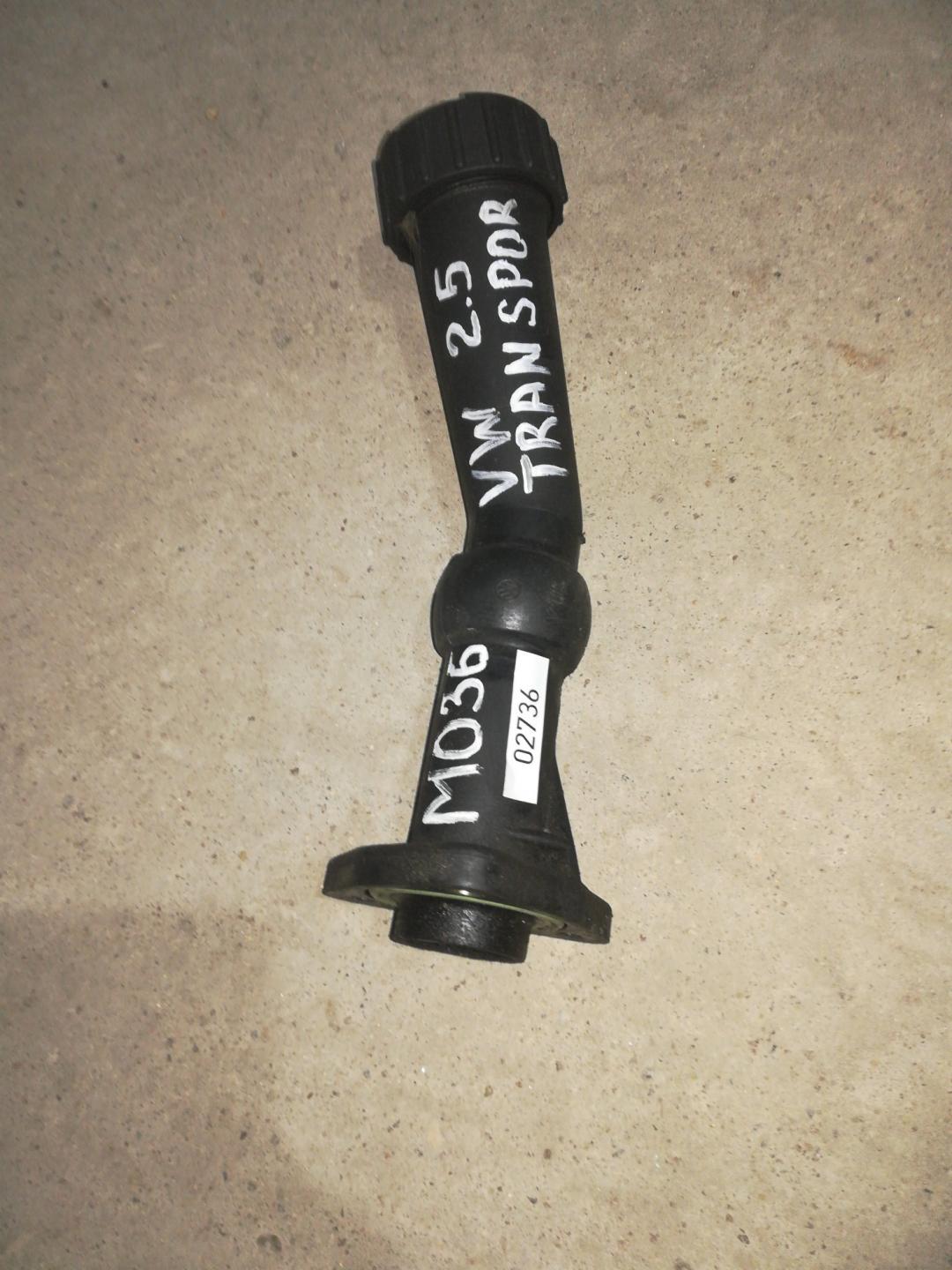 маслозаливная горловина Volkswagen Transporter T4 1999, 2.5 л., бензин, микроавтобус - фото №1