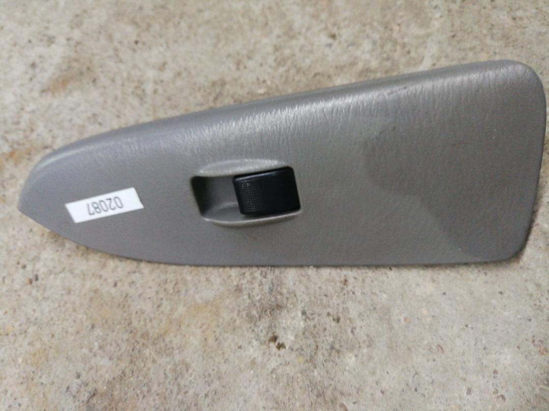 кнопка стеклоподъемника двери Mazda Premacy 1 поколение 2000, 1.8 л., FP, бензин, АКПП, бриллиантово-синий, минивэн - фото №1