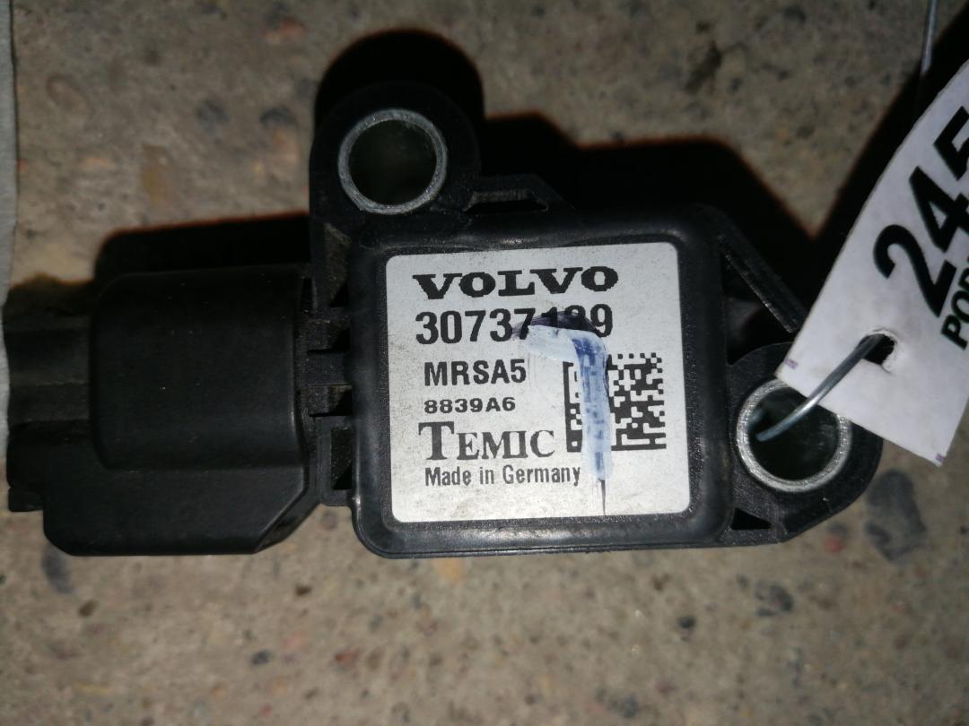 датчик удара Volvo V50 1 поколение 2007, 2.4 л., бензин, АКПП, белый, универсал, правый руль - фото №1