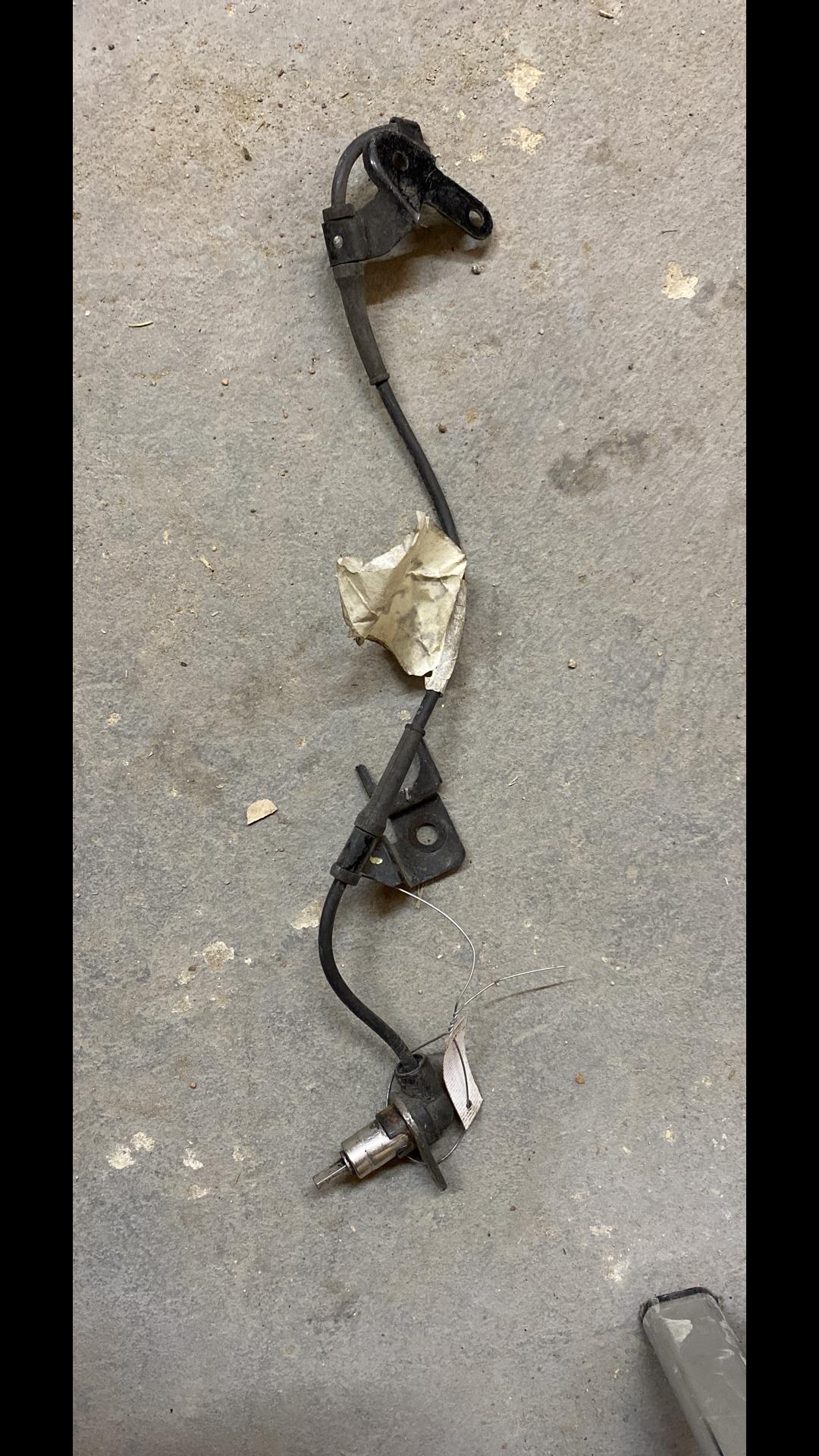 датчик ABS Mazda Premacy 1 поколение 2000, 1.8 л., FP, бензин, АКПП, бриллиантово-синий, минивэн - фото №1