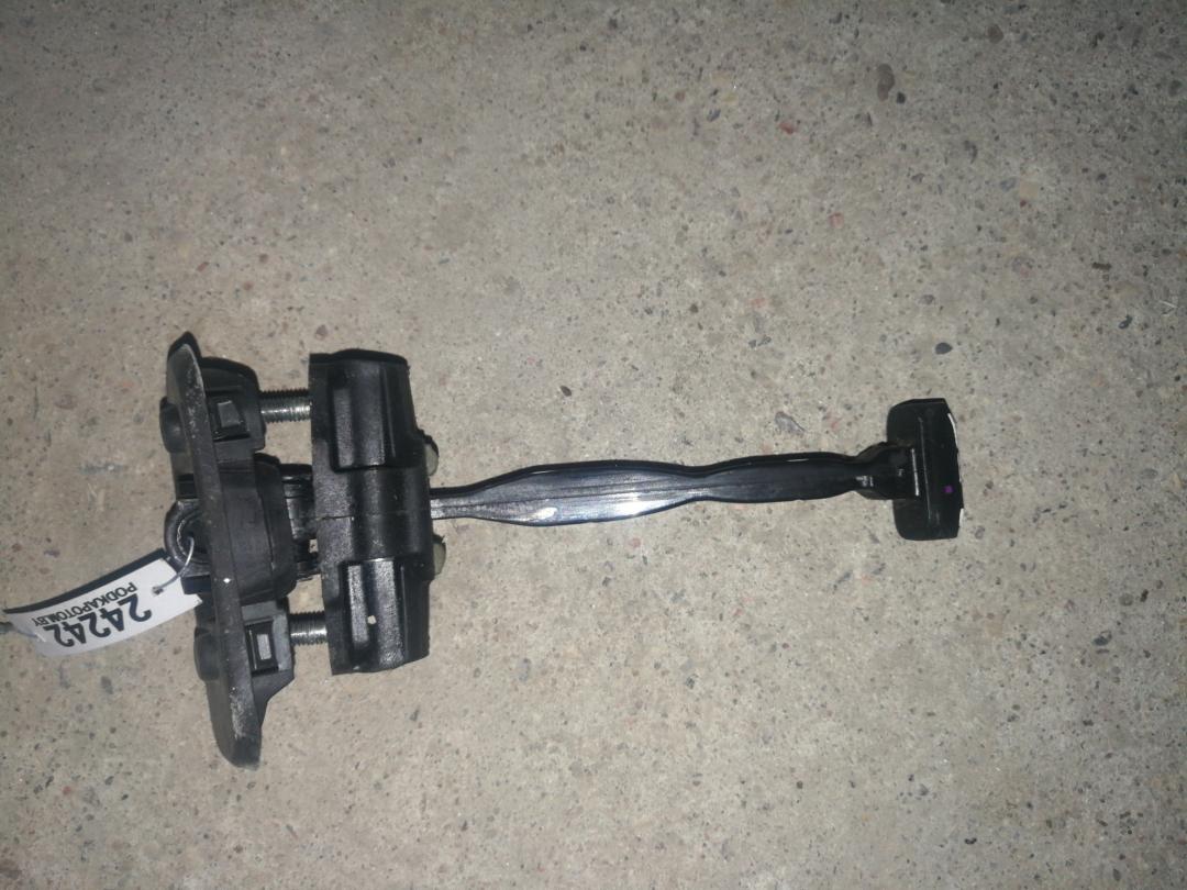 ограничитель открывания двери Ford EcoSport 2 поколение B515 2014, 1.5 л., бензин, АКПП, внедорожник 5 дв., правый руль - фото №1