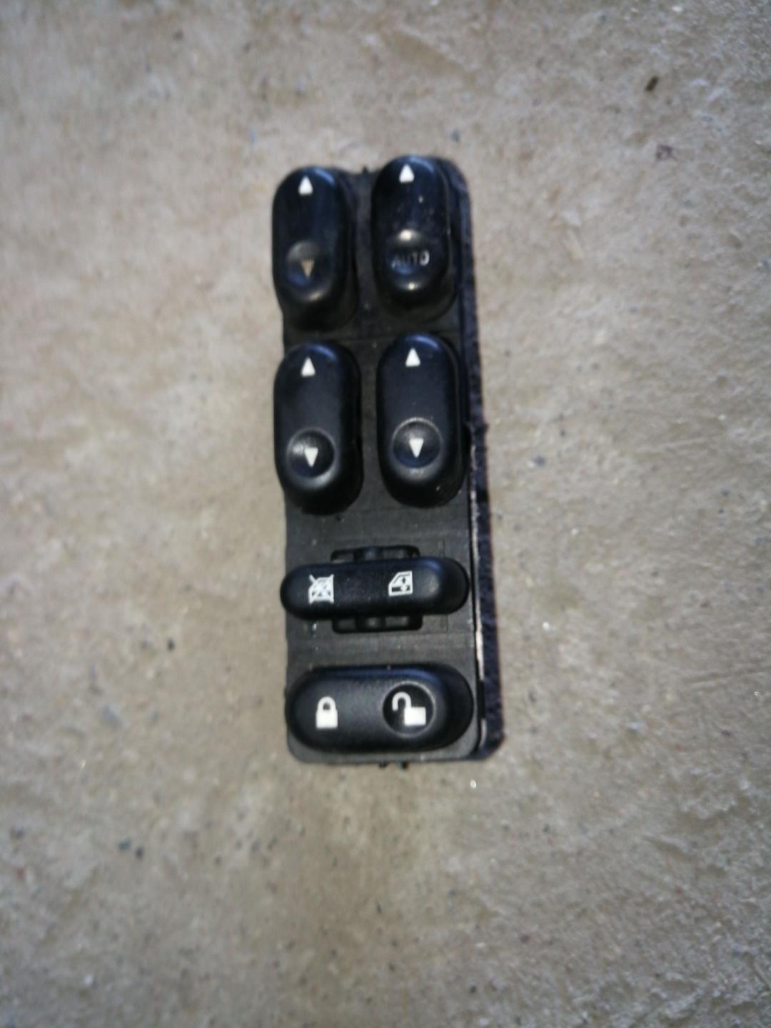 блок управления стеклоподъемниками Mazda Tribute 1 поколение 2001, 2.0 л., бензин, внедорожник 5 дв. - фото №1