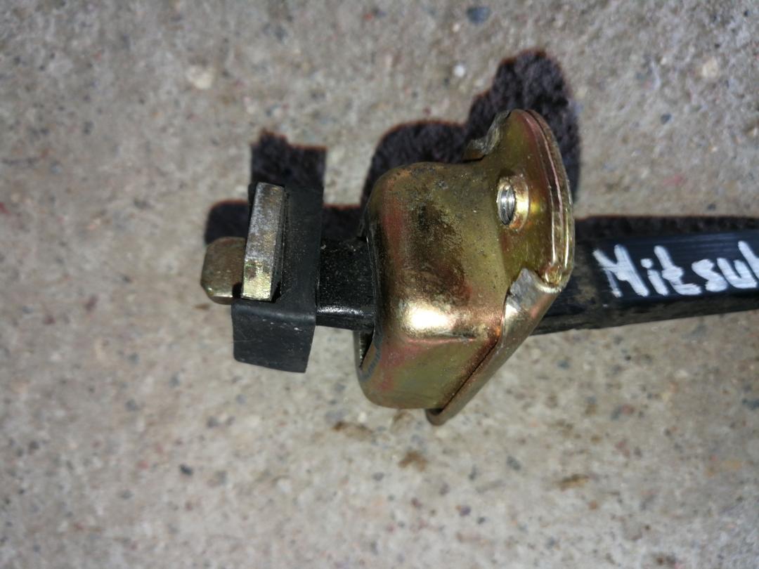 ограничитель открывания двери Mitsubishi Pajero 2 поколение 1997, 2.5 л., 4D56 TD, дизель, внедорожник 5 дв. - фото №1