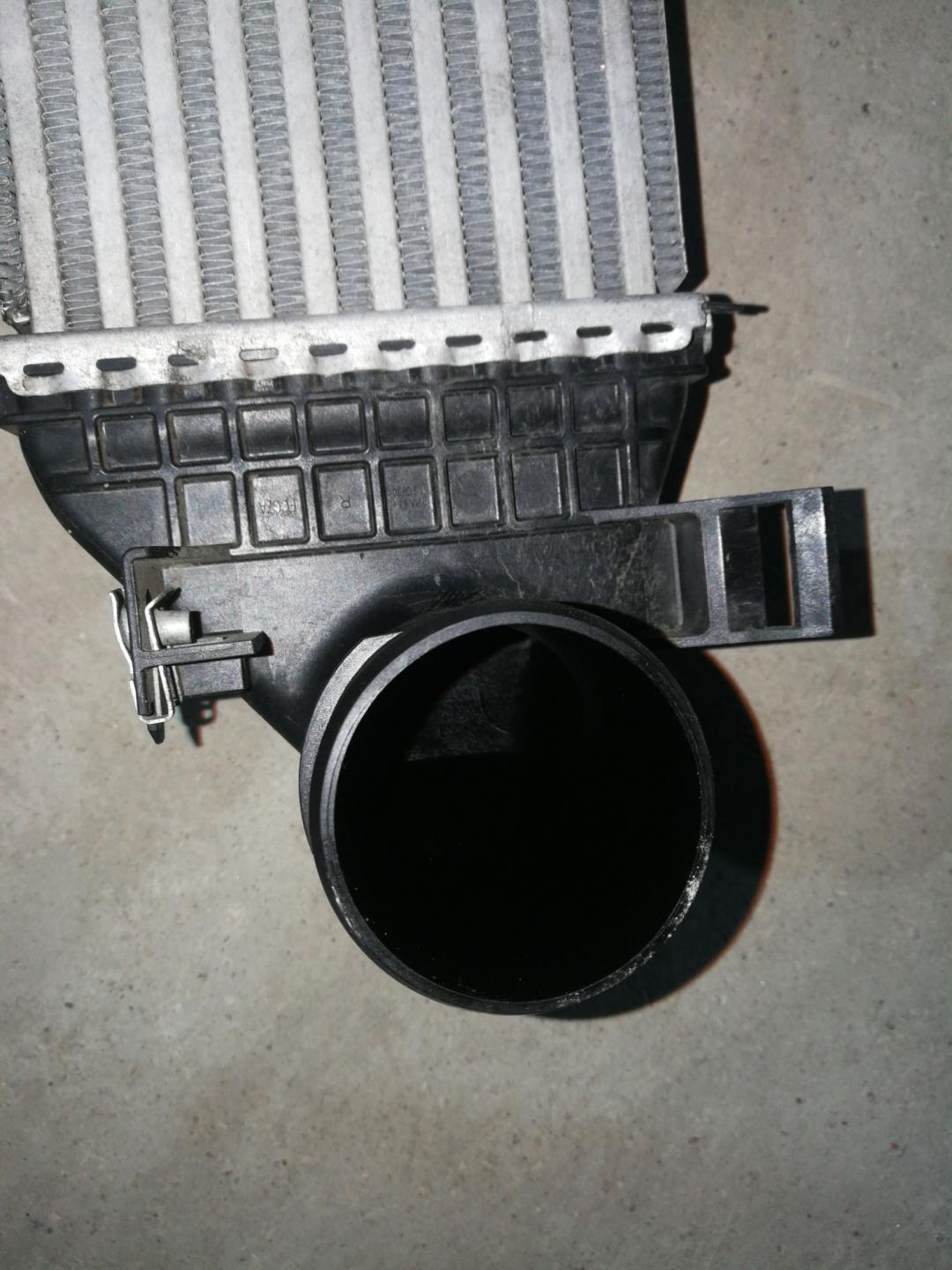 интеркулер Ford Kuga 2 поколение 2015, 2.0 л., T8MB, дизель, АКПП, черный, внедорожник 5 дв., правый руль - фото №1