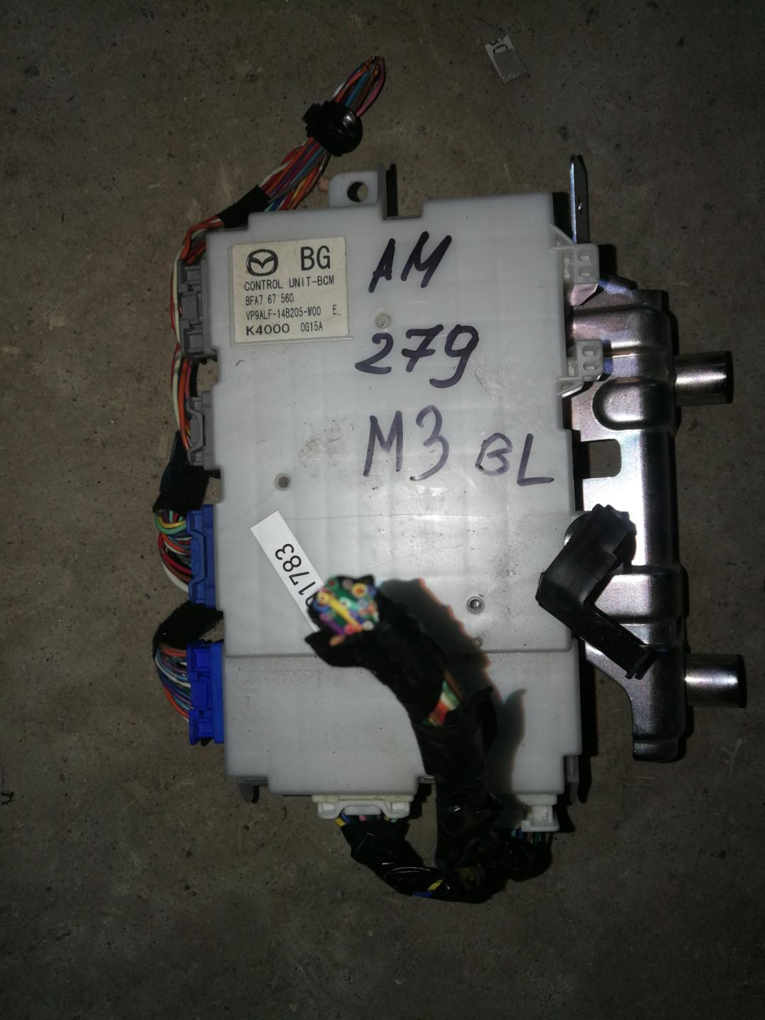 блок комфорта Mazda 3 BL 2009, 2.0 л., LF17, бензин, АКПП, черный, хетчбэк 5 дв., правый руль, BFA767560 - фото №1