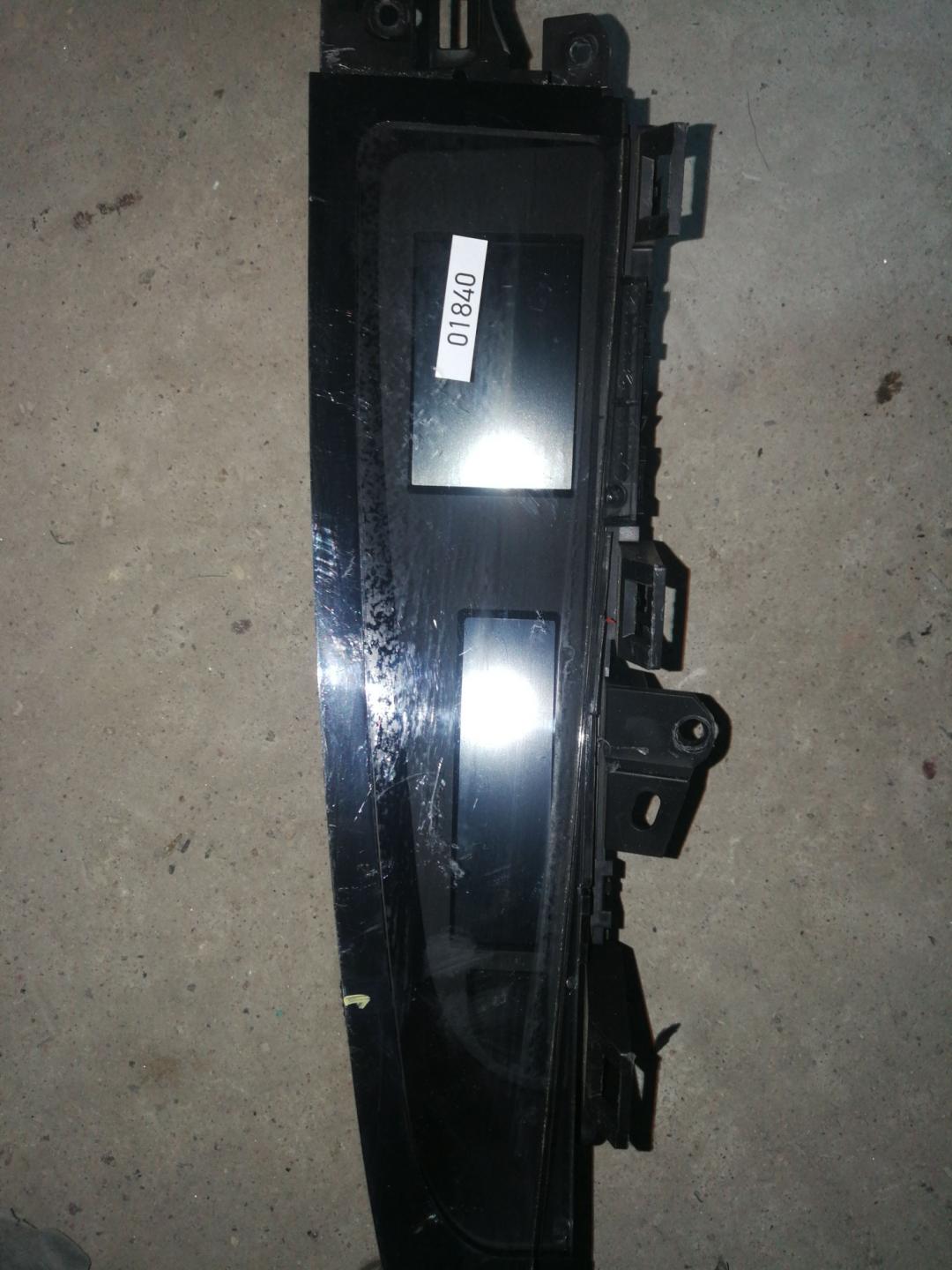 монитор мультимедиа Mazda 3 BL 2009, 2.0 л., LF17, бензин, АКПП, серый, седан, правый руль - фото №1