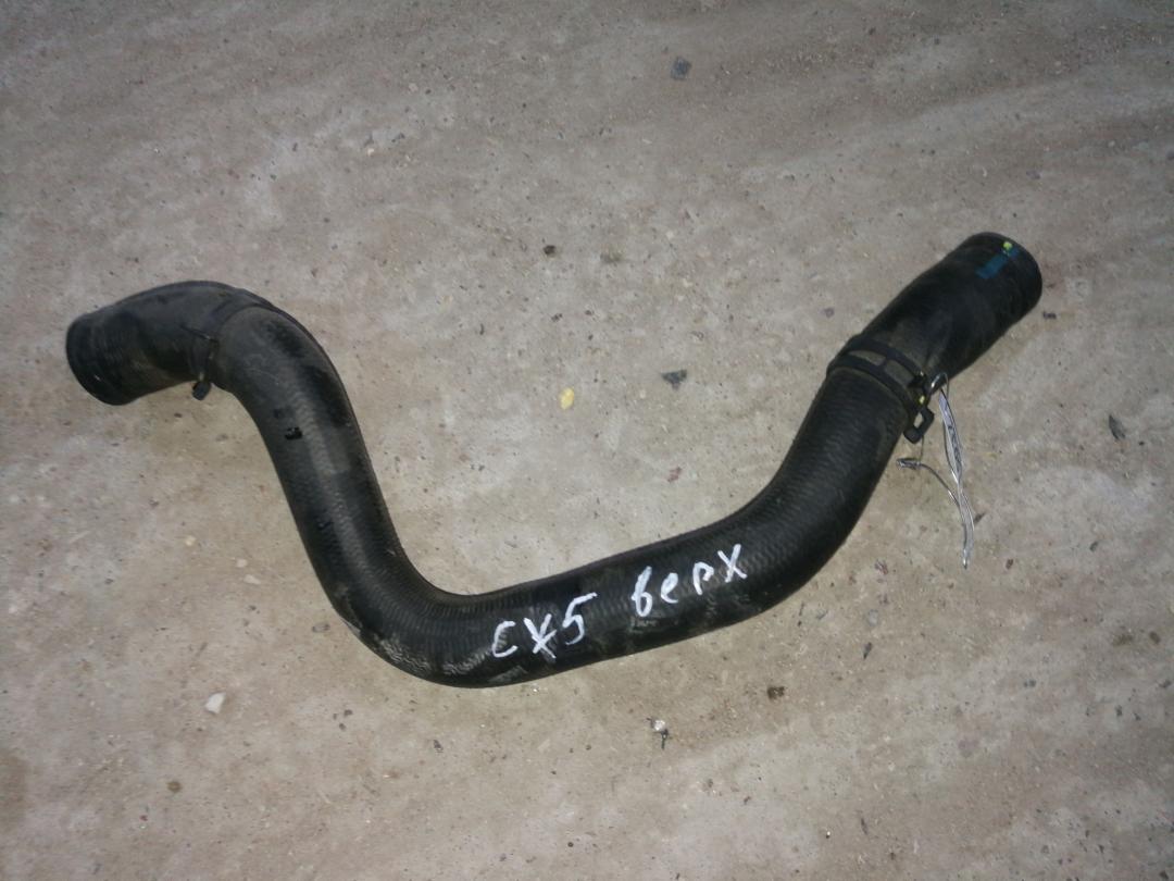 патрубок радиатора Mazda CX-5 1 поколение 2015, 2.0 л., бензин, АКПП, серебристый, внедорожник 5 дв., передний привод, правый руль - фото №1