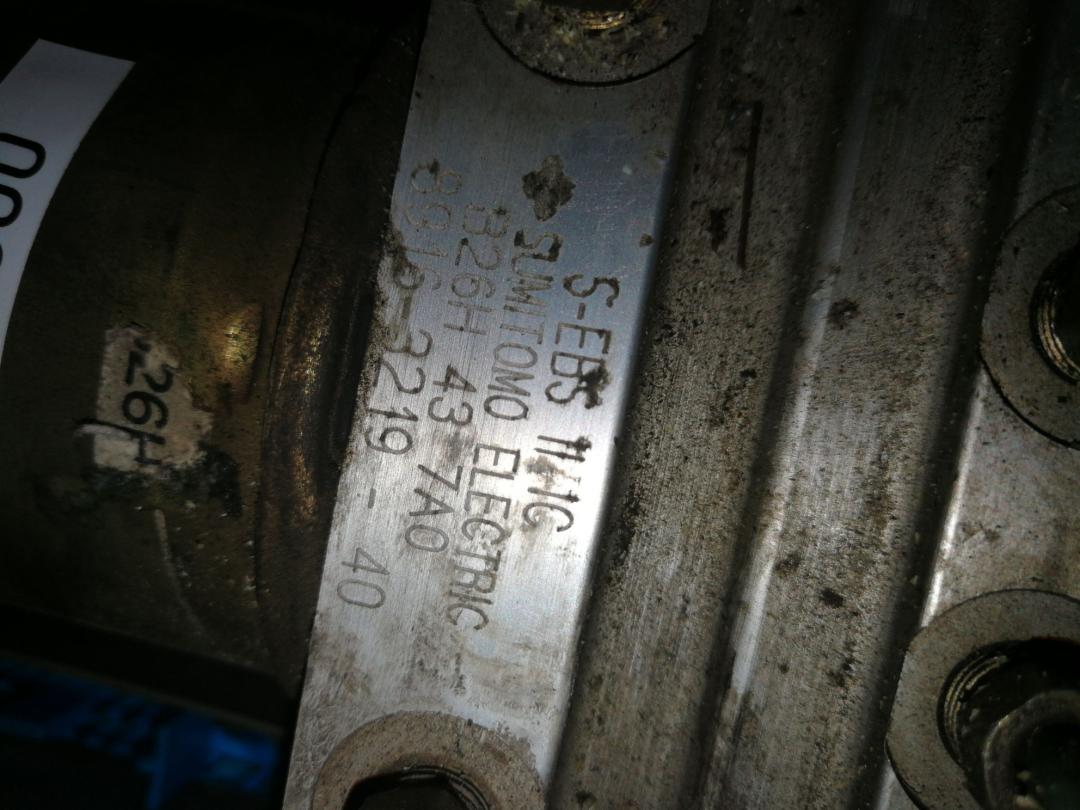 блок ABS Mazda 323 6 поколение 1998, 1.8 л., FP, бензин, МКПП, черный, хетчбэк 5 дв., правый руль, B26H437AO, 8916-3219-40 - фото №1