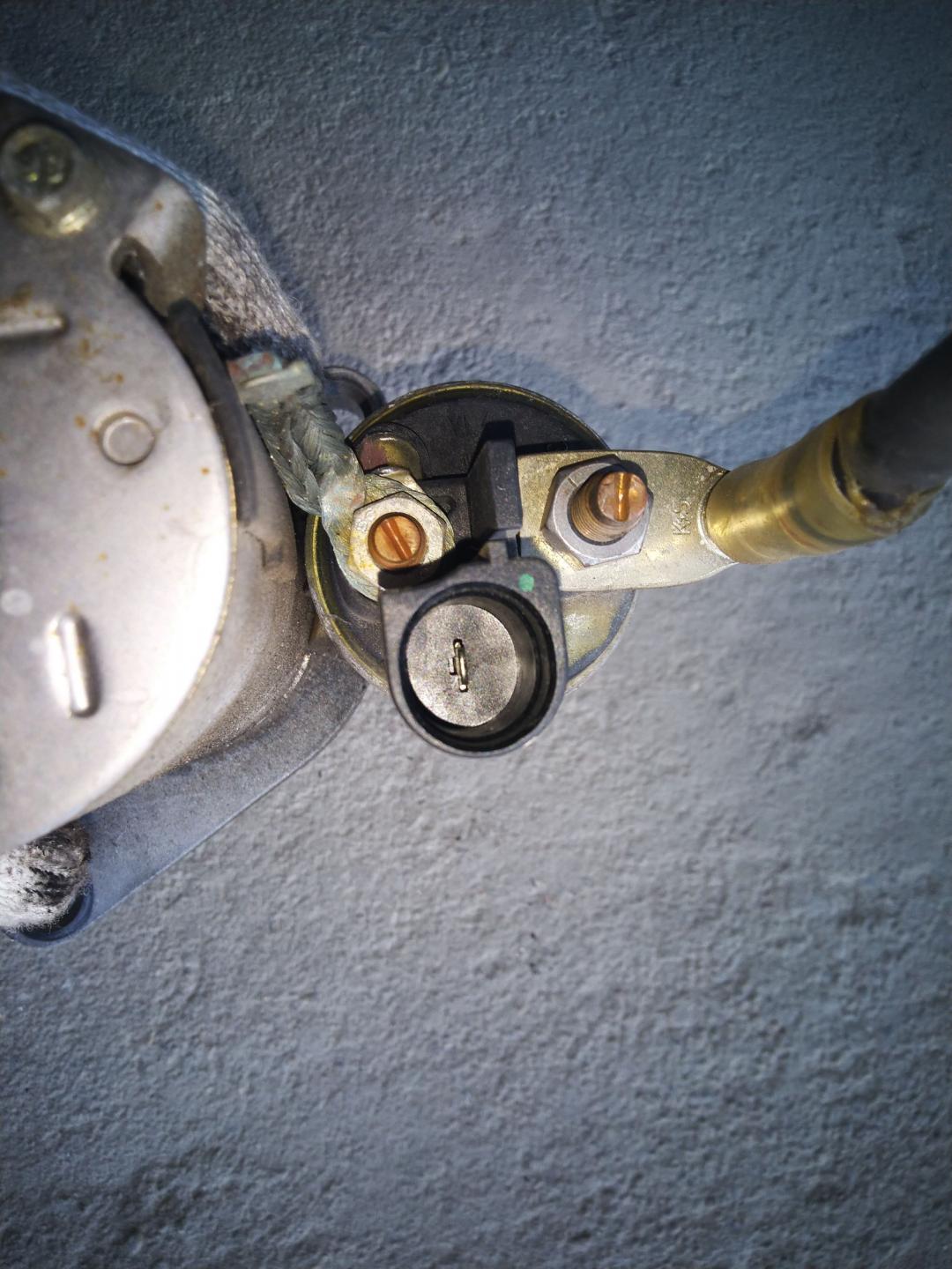 стартер Volkswagen Golf 5 поколение 2009, 1.4 л., CAXA, бензин, АКПП, серебристый, универсал, правый руль, 0AM911023B - фото №1