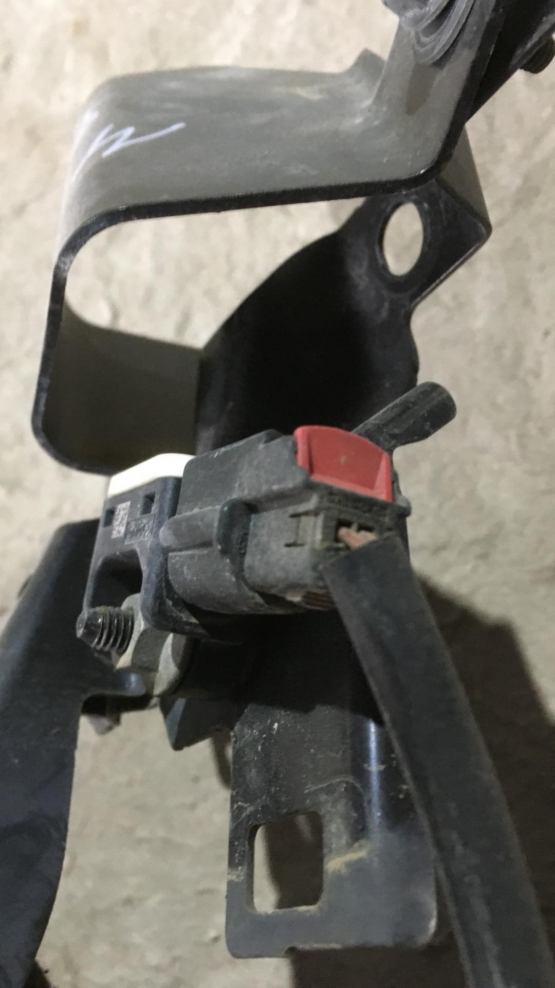 Распорка (растяжка) телевизора Mazda 5 CW 2011, 2.0 л., бензин, АКПП, серебристый, минивэн, правый руль - фото №1