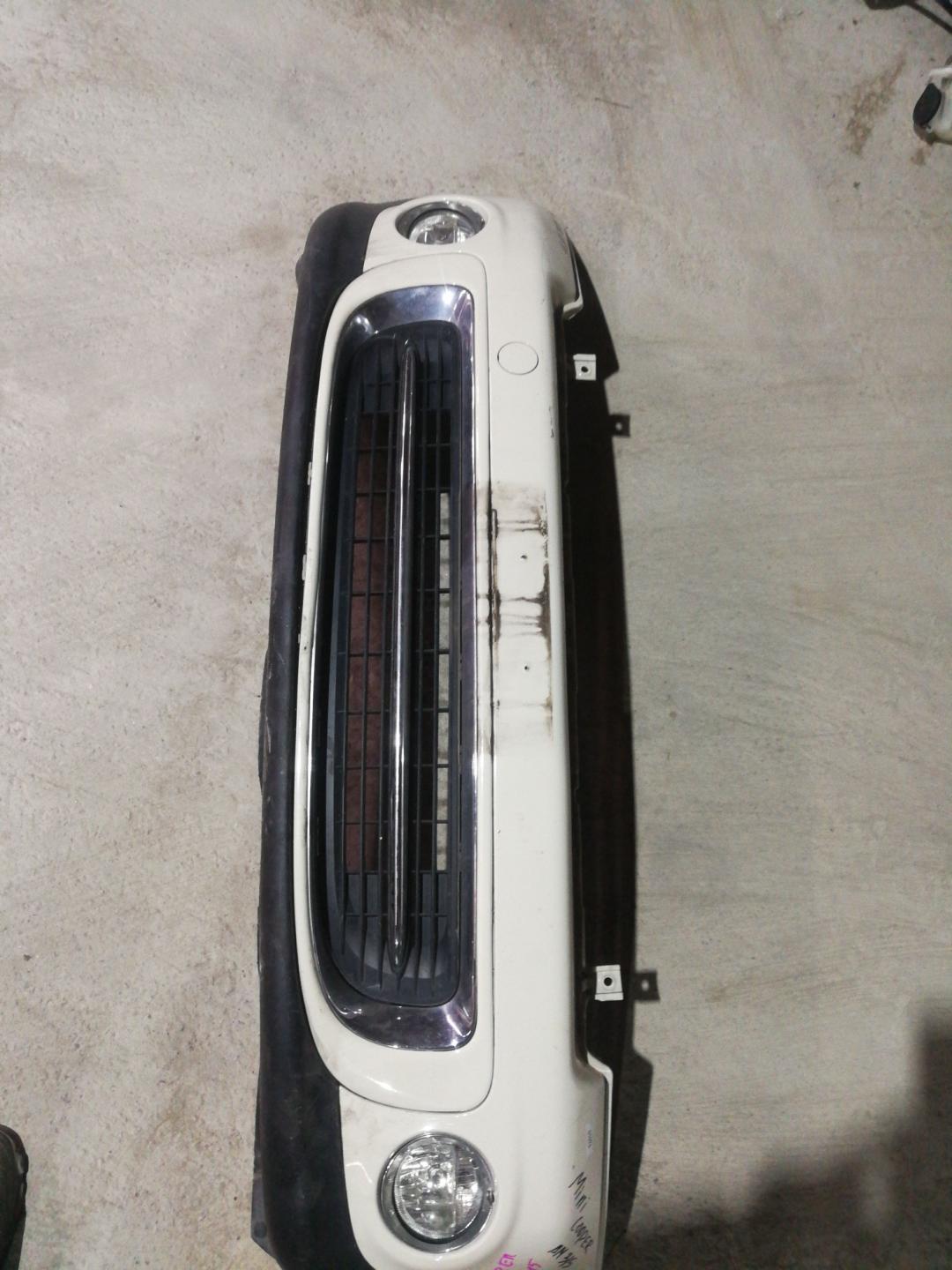 бампер передний Mini Clubman 1 поколение (R55) 2011, 1.6 л., бензин, АКПП, белый, универсал, правый руль - фото №1