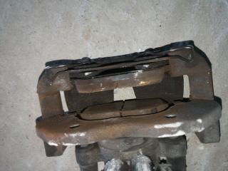 суппорт передний левый Mazda 5 CR [рестайлинг] 2008, 2.0 л., бензин, АКПП, серебристый, минивэн, правый руль