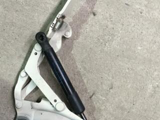 петля капота левая Mini Clubman 1 поколение (R55) 2011, 1.6 л., бензин, АКПП, белый, универсал, правый руль