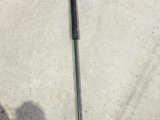 амортизатор капота Volkswagen Golf 5 поколение 2009, 1.4 л., CAXA, бензин, АКПП, серебристый, универсал, правый руль, 1K0823359A