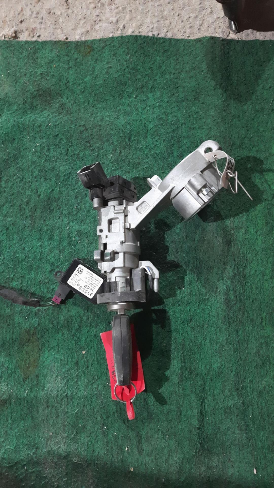 замок зажигания Chevrolet Cruze 1 поколение 2011, 1.4 л., бензин, МКПП, белый, седан, правый руль - фото №1