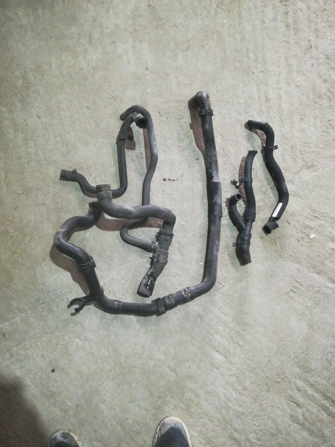 патрубок радиатора Mini Clubman 1 поколение (R55) 2011, 1.6 л., бензин, АКПП, белый, универсал, правый руль - фото №1