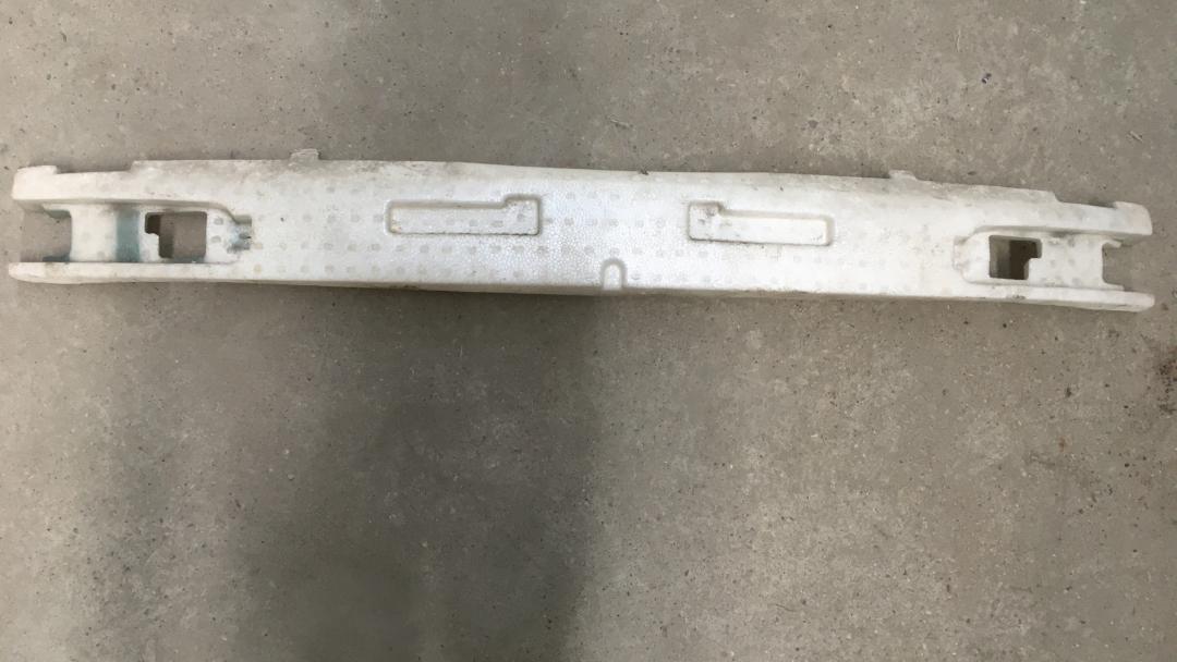 усилитель бампера переднего Mazda Millenia 1 поколение 1998, 2.0 л., бензин, седан - фото №1