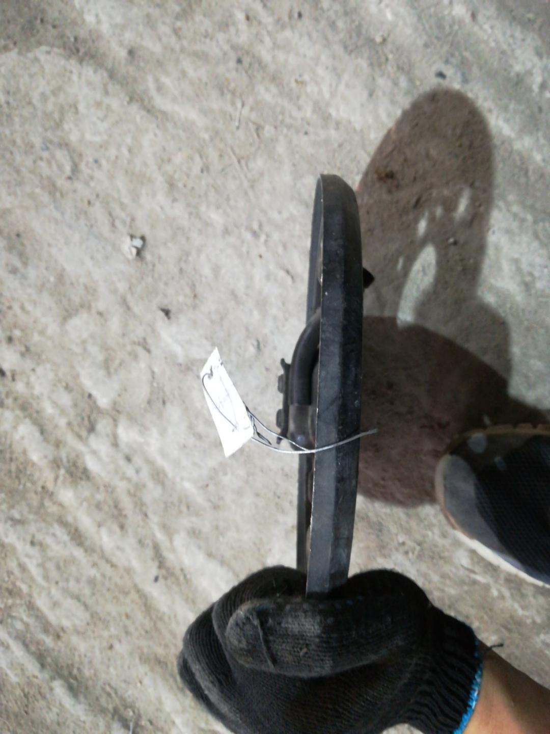 защитный кожух тормозного механизма Mazda 323 6 поколение 1998, 1.5 л., Z5-DE, бензин, хетчбэк 5 дв. - фото №1