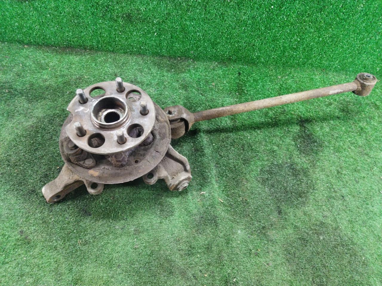 кулак задний правый Lexus RX 2 поколение 2005, 3.3 л., 3MZ-FE, бензин, АКПП, синий, внедорожник 5 дв., полный привод, правый руль - фото №1