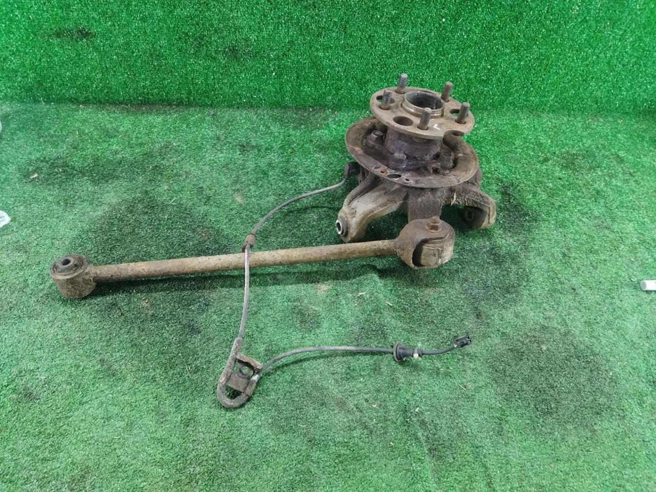 кулак задний левый Lexus RX 2 поколение 2005, 3.3 л., 3MZ-FE, бензин, АКПП, синий, внедорожник 5 дв., полный привод, правый руль - фото №1