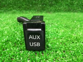 разъем AUX / USB Toyota Avensis 3 поколение (T270) [рестайлинг] ADT270 2012, 2.0 л., D-4D, 1AD-FTV, дизель, МКПП, темно-синий, универсал, передний привод, правый руль, 8619002070