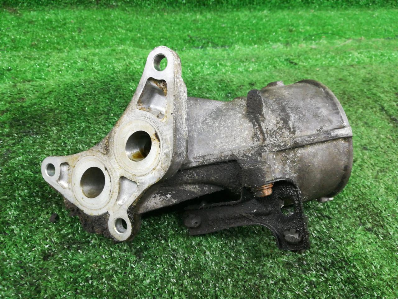 корпус масляного фильтра Lexus LS 4 поколение 2008, 4.6 л., гибрид, АКПП, полный привод - фото №1