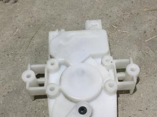 активатор замка багажника Mitsubishi Outlander 1 поколение 2006, 2.4 л., 4G69, бензин, АКПП, серебристый, внедорожник 5 дв., правый руль