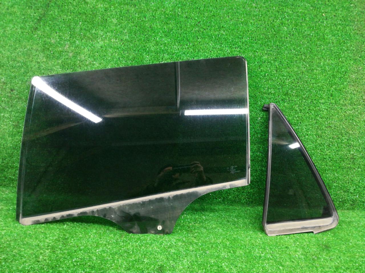 стекло двери задней левой Mazda 6 GG 2002, 2.3 л., бензин, АКПП, белый, универсал, правый руль, 43R003021, 43R00123 - фото №1