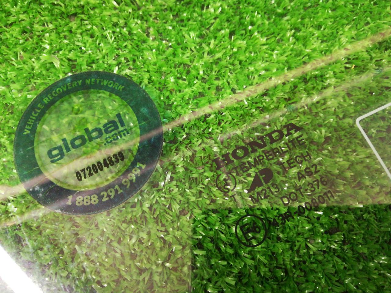 стекло двери передней правой Honda Element 1 поколение 2006, 2.4 л., i-VTEC, K24A4, бензин, АКПП, оранжевый, хетчбэк 5 дв., полный привод - фото №1