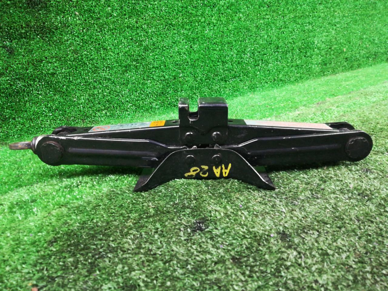 домкрат Mazda 3 3 поколение 2015, 2.5 л., PY-VPS, бензин, АКПП, серый, седан, передний привод, правый руль - фото №1