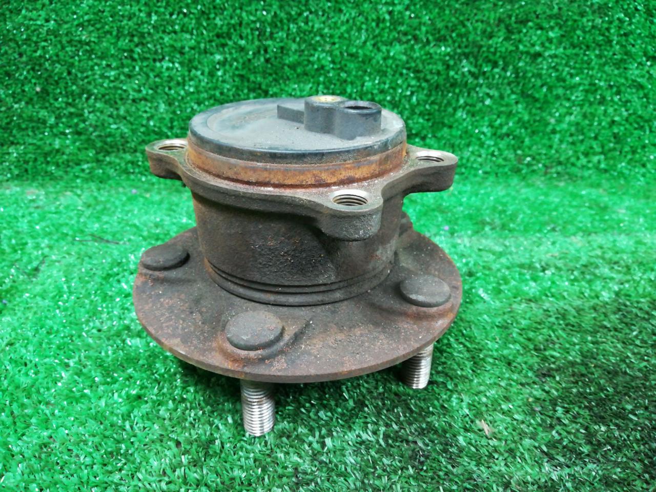 ступица задняя правая Mazda 6 GJ 2013, 2.2 л., дизель, АКПП, серый, универсал, передний привод, правый руль, PA66GF50 - фото №1