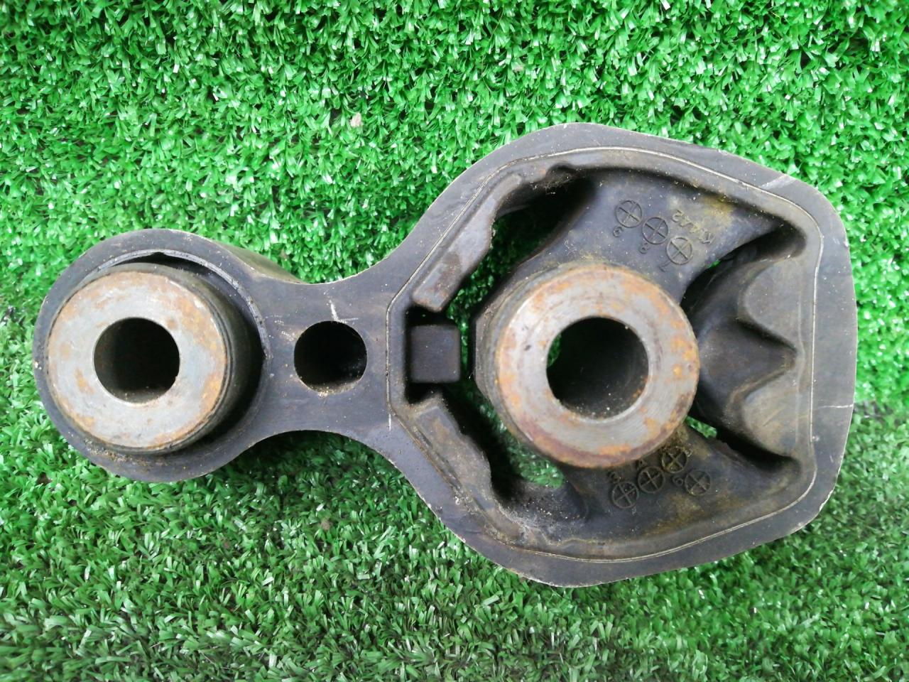 подушка крепления двигателя Mazda 3 3 поколение 2015, 2.5 л., PY-VPS, бензин, АКПП, серый, седан, передний привод, правый руль - фото №1