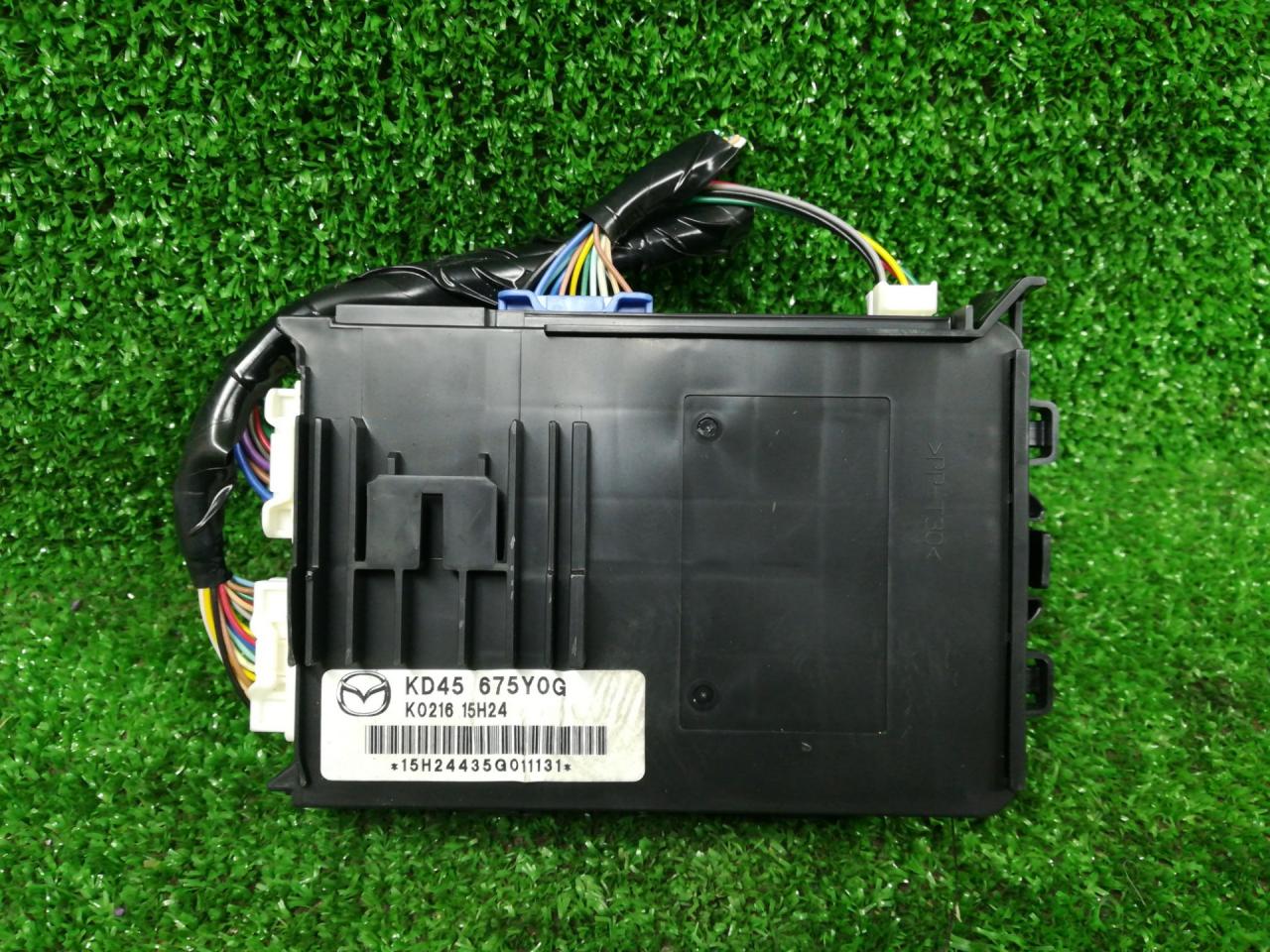 блок комфорта Mazda 3 3 поколение 2015, 2.5 л., PY-VPS, бензин, АКПП, серый, седан, передний привод, правый руль, KD45675Y0G - фото №1