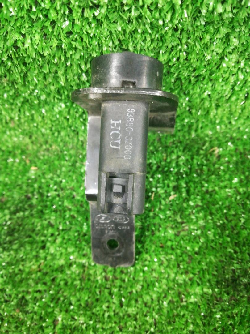 концевик капота Hyundai i40 1 поколение VF 2012, 1.7 л., D4FD, дизель, правый руль, 9388032000 - фото №1