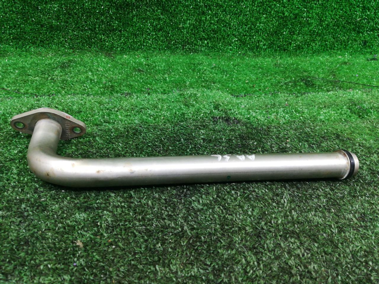 трубка охлаждающей жидкости Chevrolet Trax 1 поколение 2014, 1.8 л., F18D4, бензин, МКПП, серебро, передний привод, правый руль - фото №1