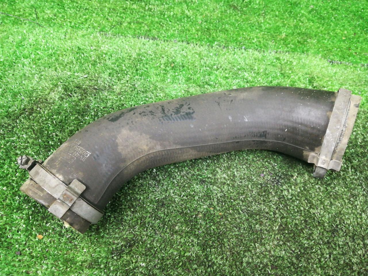 патрубок интеркулера Ford Kuga 1 поколение 2012, 2.5 л., HYDC, бензин, АКПП, внедорожник 5 дв., полный привод, правый руль, 9V4N6C646BC - фото №1