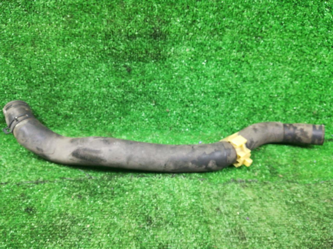 патрубок радиатора Mazda CX-9 1 поколение TB 2009, 3.7 л., CA, бензин, АКПП, белый, внедорожник 5 дв., полный привод, правый руль - фото №1