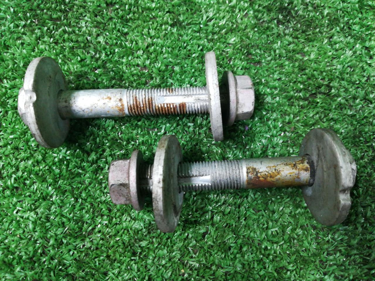 Болт развальный (комплект) Mazda 3 3 поколение 2015, 2.5 л., PY-VPS, бензин, АКПП, серый, седан, передний привод, правый руль - фото №1