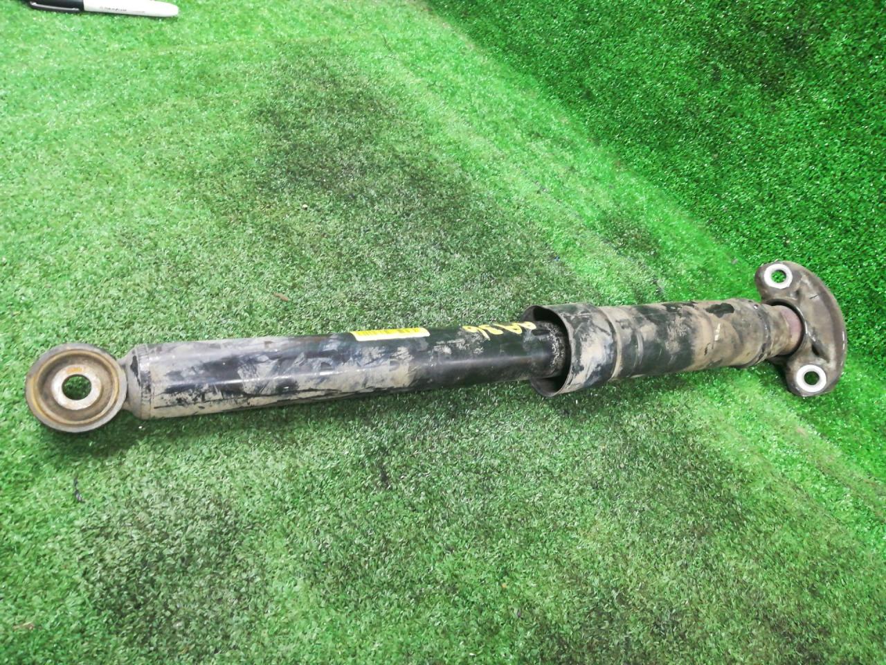 амортизатор задний левый Chevrolet Trax 1 поколение 2014, 1.8 л., F18D4, бензин, МКПП, серебро, передний привод, правый руль, 95087782 - фото №1