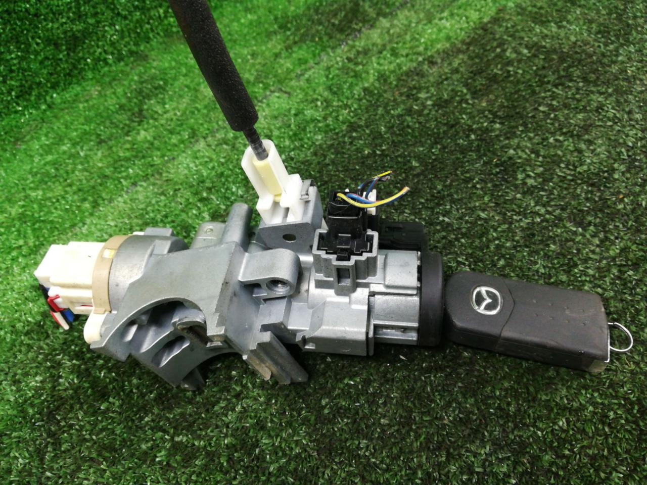 замок зажигания Mazda CX-9 1 поколение TB 2009, 3.7 л., CA, бензин, АКПП, белый, внедорожник 5 дв., полный привод, правый руль - фото №1