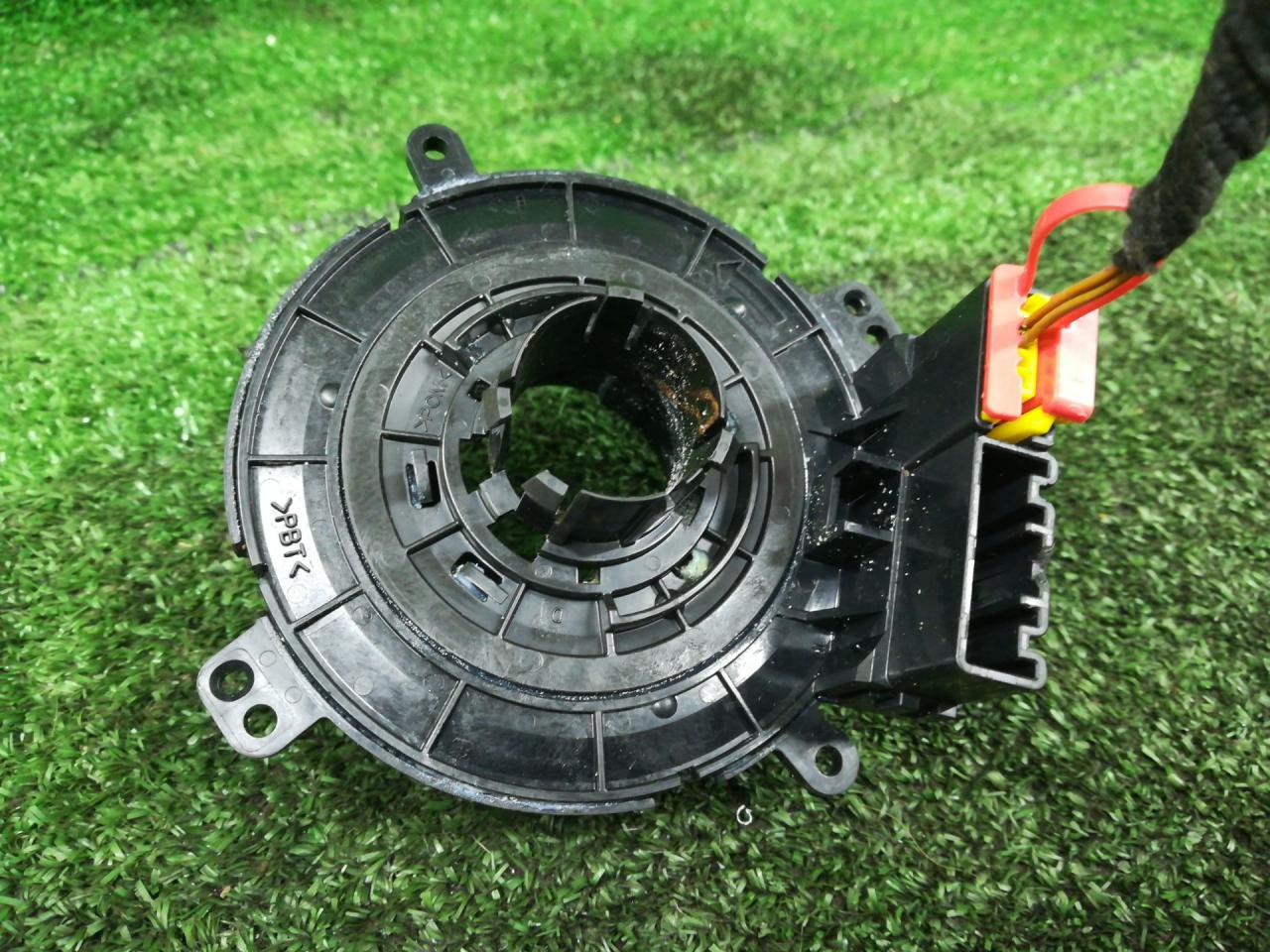 шлейф руля Chevrolet Trax 1 поколение 2014, 1.8 л., F18D4, бензин, МКПП, серебро, передний привод, правый руль - фото №1