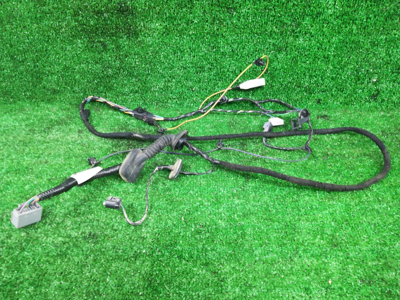 Проводка крышки багажника Ford Fiesta 6 поколение 2012, 1.6 л., бензин, хетчбэк 5 дв., передний привод - фото №1