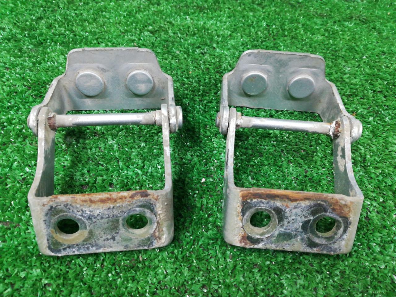 петля крышки багажника Chevrolet Equinox 1 поколение 2008, 3.4 л., LNJ, бензин, АКПП, серебристый, внедорожник 5 дв., передний привод - фото №1