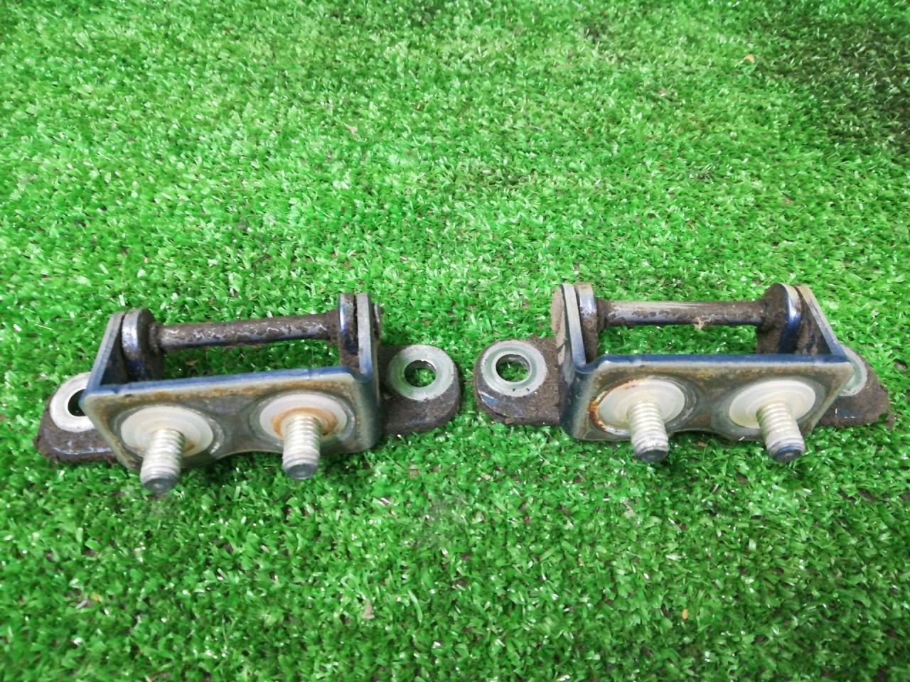 петля крышки багажника Subaru Forester 3 поколение (SH) 2010, 2.5 л., EJ253, бензин, АКПП, голубой, хетчбэк 5 дв., полный привод - фото №1