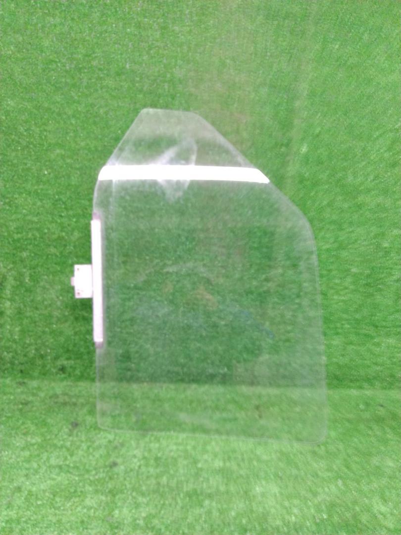 стекло двери передней правой Volkswagen Transporter T4 1997 - фото №1