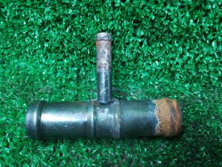 фланец (тройник) системы охлаждения Mazda 6 GG 2003, 2.0 л., LF17, бензин, АКПП, черный, седан, правый руль